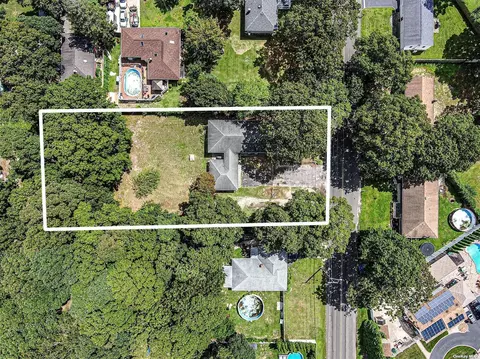 271 Wavecrest Dr, Mastic Beach, NY 11951