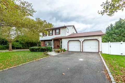 58 Chenango Dr, Jericho, NY 11753