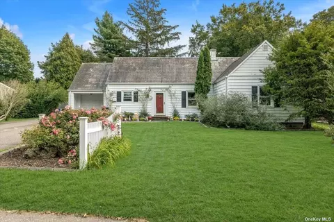 54 Meadowbrook Dr, Huntington Station, NY 11746