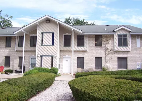 44 Fargo Ct #44, Coram, NY 11727