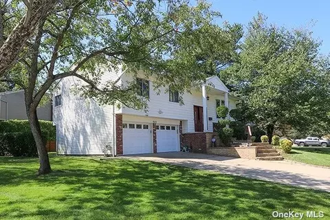 441 Elm Dr, Roslyn, NY 11576