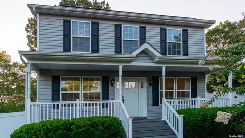 394 Blue Point Rd, Farmingville, NY 11738