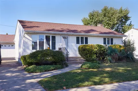 744 Seabury Ave, Franklin Square, NY 11010
