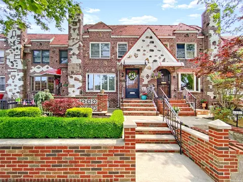 63-55 77th St, Middle Village, NY 11379