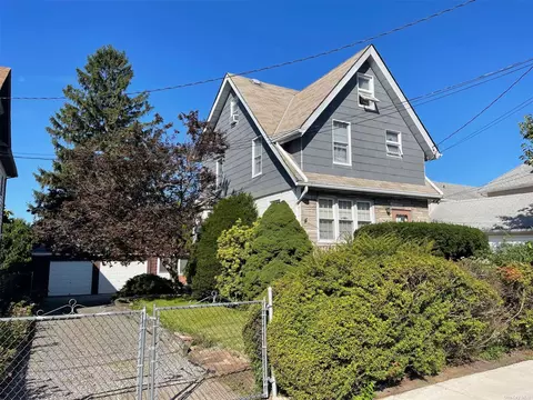 12-12 120th St, College Point, NY 11356