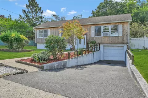 46 W 2nd St, Patchogue, NY 11772