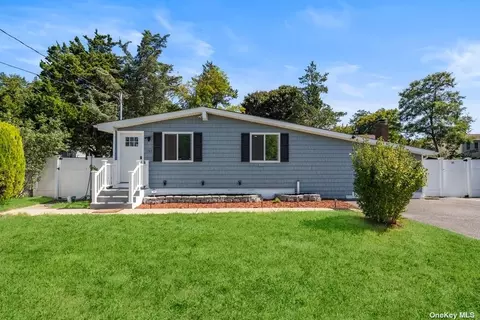 857 Scherger Ave, Patchogue, NY 11772