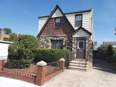 62-15 82nd Pl, Middle Village, NY 11379