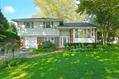 11 Dunford St, Melville, NY 11747
