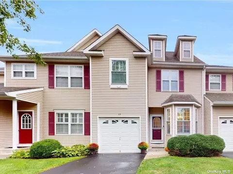 25 Deer Valley Dr #11C, Nesconset, NY 11767