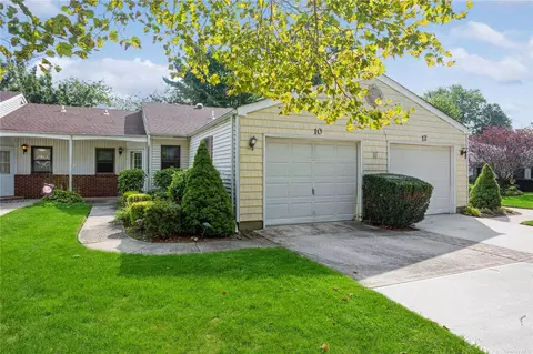 10 Knolls Dr #10, Stony Brook, NY 11790