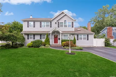 15 Elderwood Ln, Melville, NY 11747