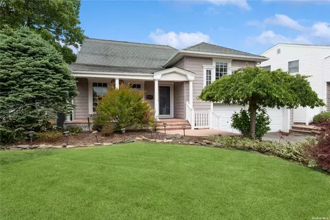 81 E Shore Dr, Massapequa, NY 11758