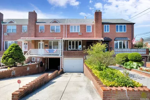 60-04 72nd St, Maspeth, NY 11378