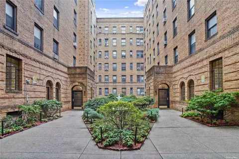 83-44 Lefferts Blvd #5A, Kew Gardens, NY 11415