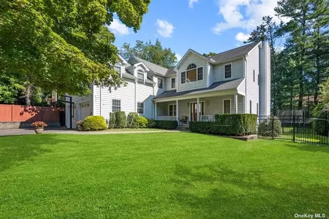 56 Ayers Rd, Locust Valley, NY 11560