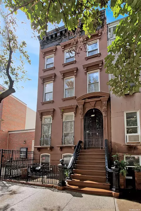 180 Clermont Ave, Brooklyn, NY 11205