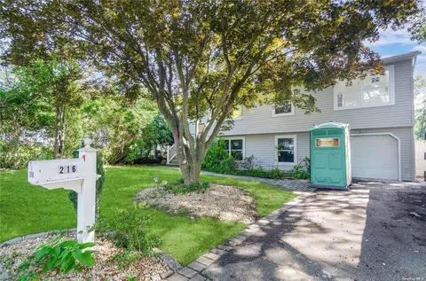 216 Fir Grove Rd, Lake Ronkonkoma, NY 11779