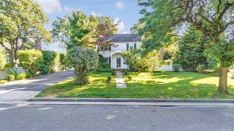 325 Carpenter Ave, Sea Cliff, NY 11579