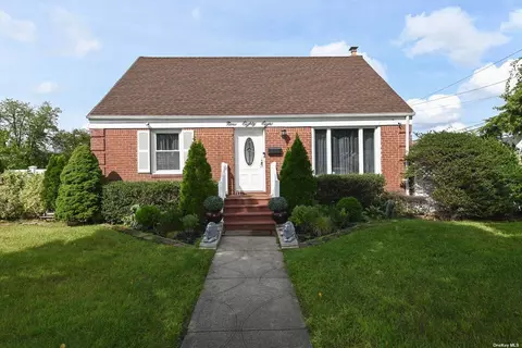 988 Center Dr, Franklin Square, NY 11010