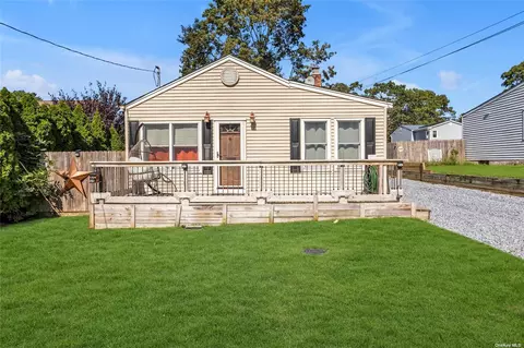129 Mohawk St, Ronkonkoma, NY 11779