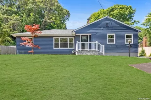 52 Bennetts Rd, Setauket, NY 11733