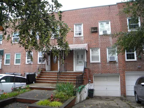 80-15 249th St, Bellerose, NY 11426
