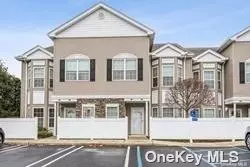 102 Spring Dr #102, East Meadow, NY 11554