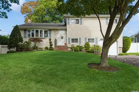 114 Roy St, North Massapequa, NY 11758