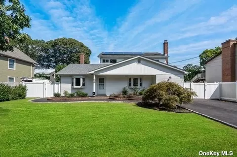 161 Woodland Dr, East Islip, NY 11730