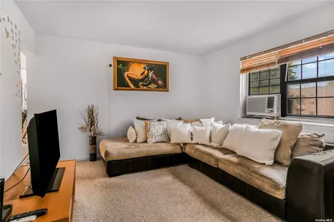 78-42 147th St #3B, Flushing, NY 11367