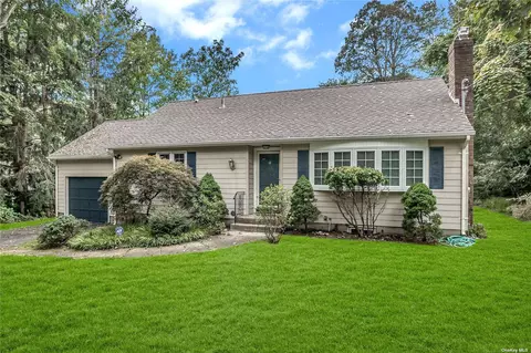 10 Oakway Dr, Stony Brook, NY 11790