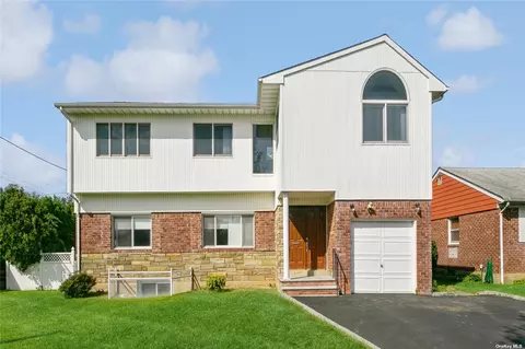 115 Sycamore Dr, New Hyde Park, NY 11040