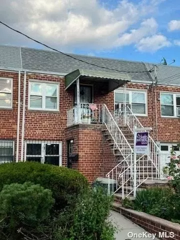 25-35 71st St, East Elmhurst, NY 11370