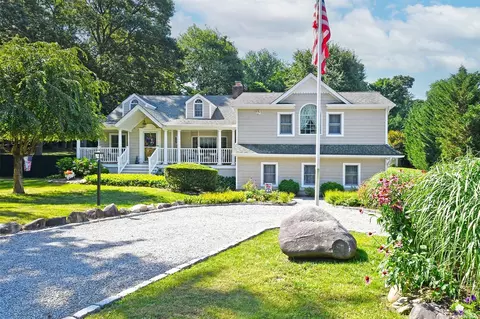 6 Greenhills Rd, Huntington Station, NY 11746