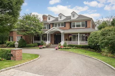 20 Birch Dr, East Hills, NY 11576