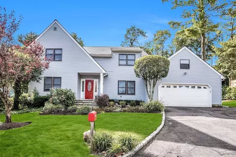 918 The Concourse, Oyster Bay, NY 11771
