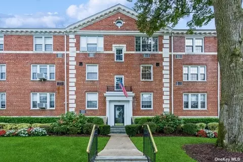 24 Hamilton Pl #D3, Garden City, NY 11530