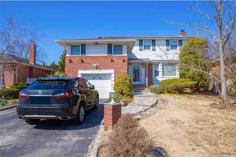1174 Day St, Seaford, NY 11783