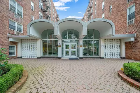54-44 Little Neck Pkwy #5N, Little Neck, NY 11362