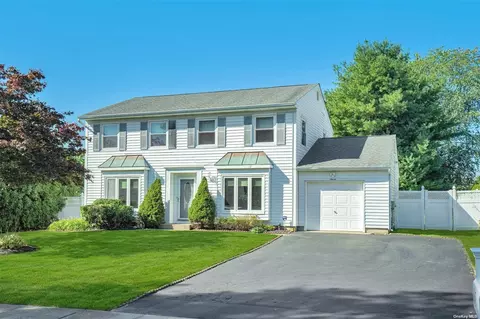 7 Tara Ln, Commack, NY 11725