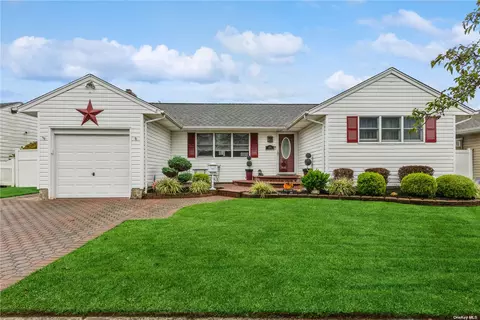 69 Cheshire Rd, Bethpage, NY 11714