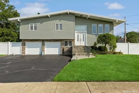 1710 John St, Merrick, NY 11566