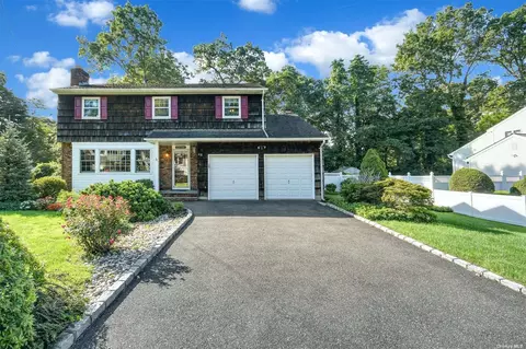 42 Long St, South Huntington, NY 11746