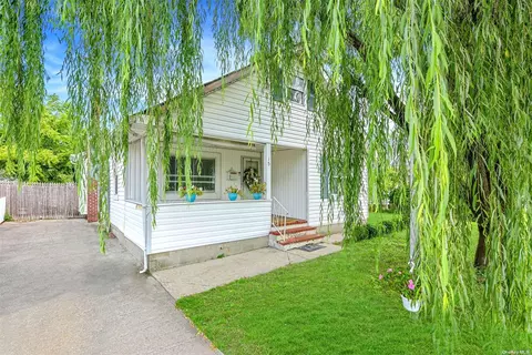 15 Reo Ave, Port Jefferson Station, NY 11776