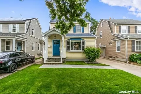 87-25 252nd St, Bellerose, NY 11426