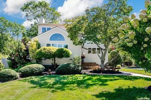 26 Dixie Ln, East Islip, NY 11730