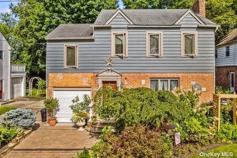 3 Westminster Rd, Great Neck, NY 11020