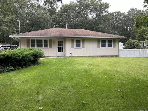 451 Brookhaven, Flanders, NY 11901