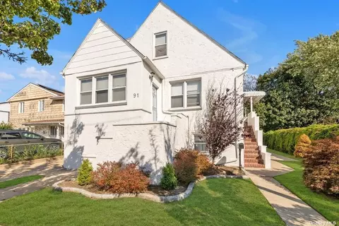 91 Ostend Rd, Island Park, NY 11558